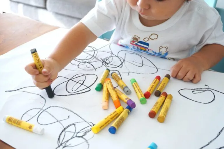 Krayon Atau Pensil Warna, Mana Lagi Ok Ajar Anak Mewarna! Krayon Atau Pensil Warna, Mana Lagi Ok Ajar Anak Mewarna!
