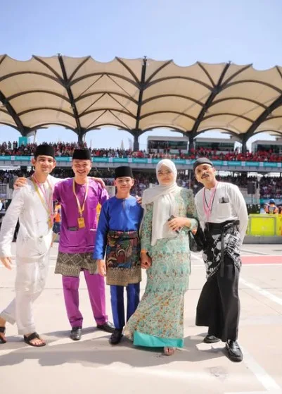 Ahmad Dayyan Curi Tumpuan Nyanyi Lagu Negaraku di MotoGP Malaysia 2025!