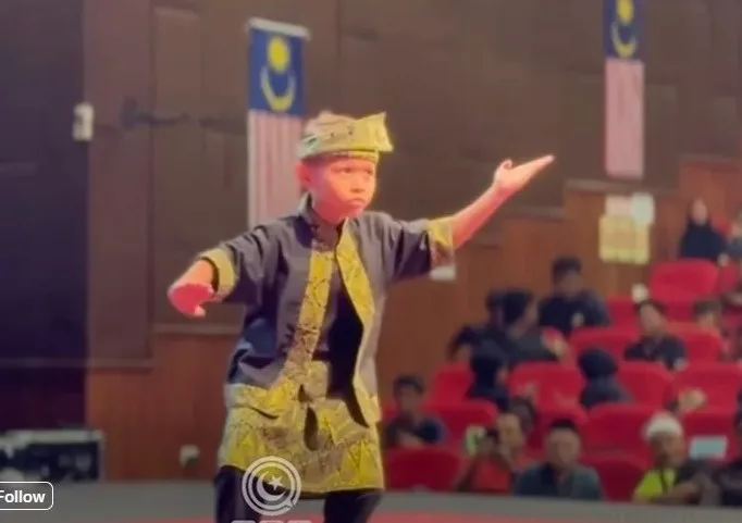 Baru Darjah 2 Tapi Gaya Bagai Pendekar Cilik Hebat, Adrean Dinobatkan Johan Acara Silat! 5 Baru Darjah 2 Tapi Gaya Bagai Pendekar Cilik Hebat, Adrean Dinobatkan Johan Acara Silat!