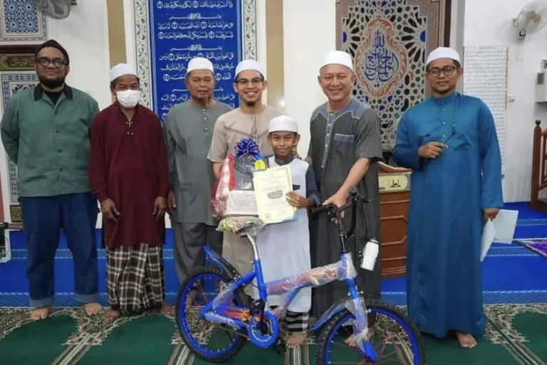 Kanak-Kanak 11 Tahun Dapat Hadiah Basikal, Berjaya Solat Subuh Berjemaah 40 Hari!