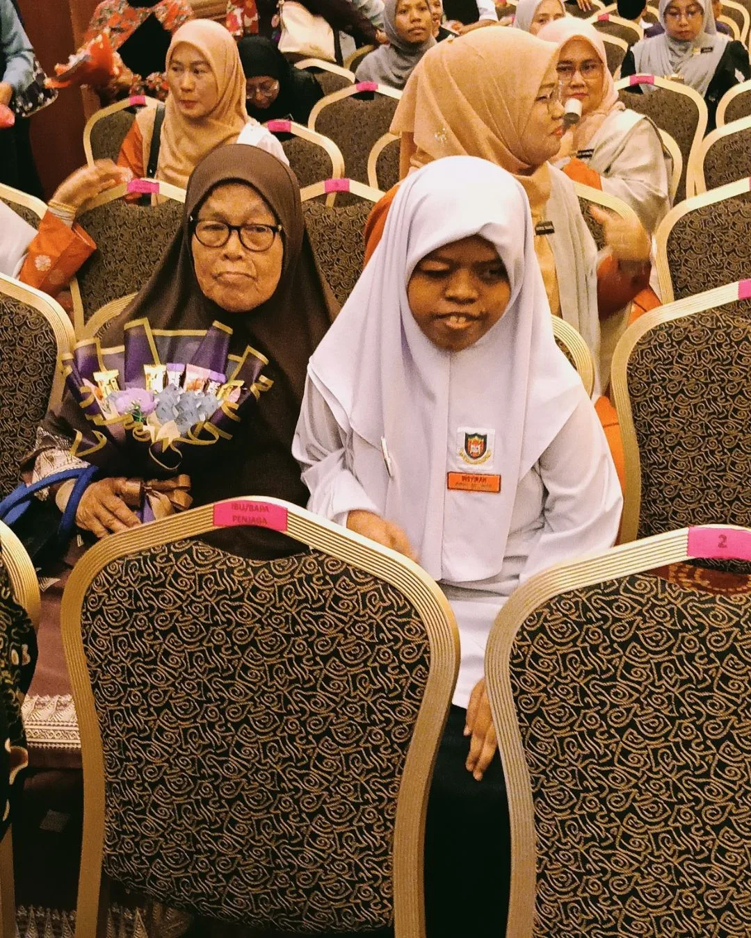 Majlis Graduasi PPKI Paling Sweet, Insyirah Datang Dengan Nenek Tersayang!