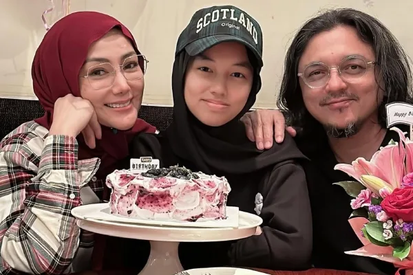 Anak Erra Fazira, Aleesya Terbitkan Buku Pertama! 6 Anak Erra Fazira, Aleesya Terbitkan Buku Pertama!