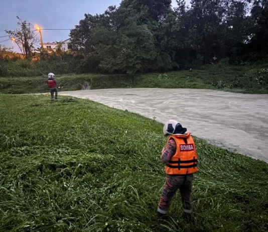 2 Beradik Hanyut Ketika Ambil Bola, Adik Disahkan Meninggal Dunia!