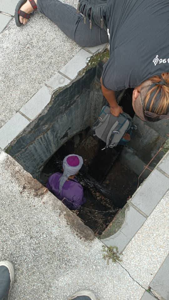 Budak Terjatuh Dalam Longkang Diselamatkan Rider Baik Hati! 6 Budak Terjatuh Dalam Longkang Diselamatkan Rider Baik Hati!