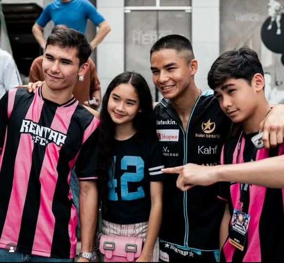 Kecil-Kecil Dah Masuk Gelanggang! Ini Kisah Hebat Mia Ghazali! 7 Kecil-Kecil Dah Masuk Gelanggang! Ini Kisah Hebat Mia Ghazali!