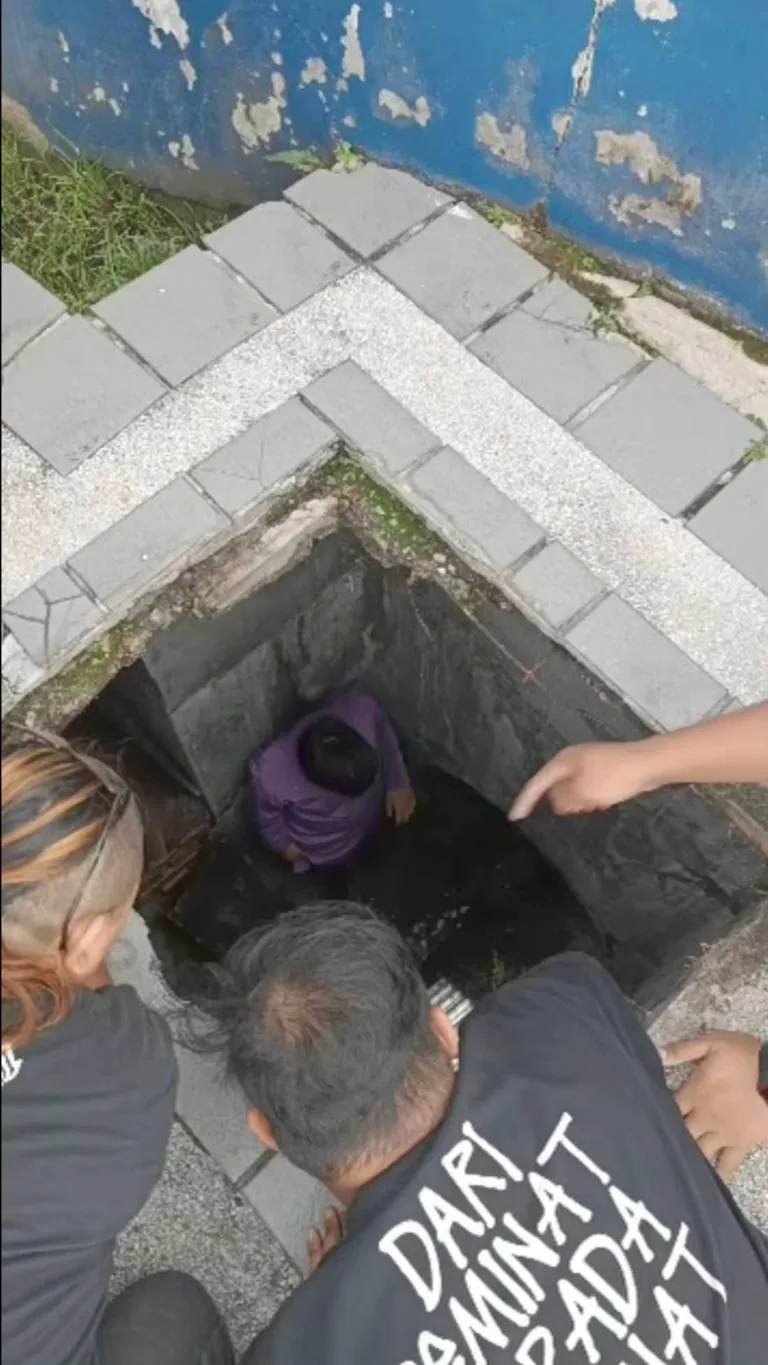 Budak Terjatuh Dalam Longkang Diselamatkan Rider Baik Hati! 7 Budak Terjatuh Dalam Longkang Diselamatkan Rider Baik Hati!