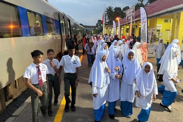 Kanak-Kanak, Pelajar & OKU Boleh Naik Tren PERCUMA Dengan Pas MyRailLife. Wow!