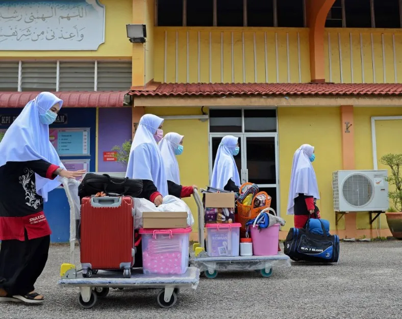 Nak Masuk Asrama? Jom Semak Checklist Penting Supaya Tak Tertinggal! 4 Nak Masuk Asrama? Jom Semak Checklist Penting Supaya Tak Tertinggal!