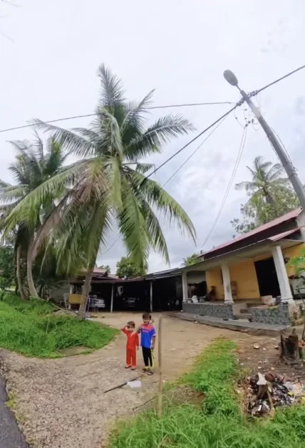 Abang Polis Trafik Lalu, Dua Beradik Ni Beri Tabik Hormat! 5 Abang Polis Trafik Lalu, Dua Beradik Ni Beri Tabik Hormat!