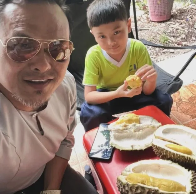Adam Corrie Hantar Anak Sekolah Kebangsaan, "Dia Tak Minat"